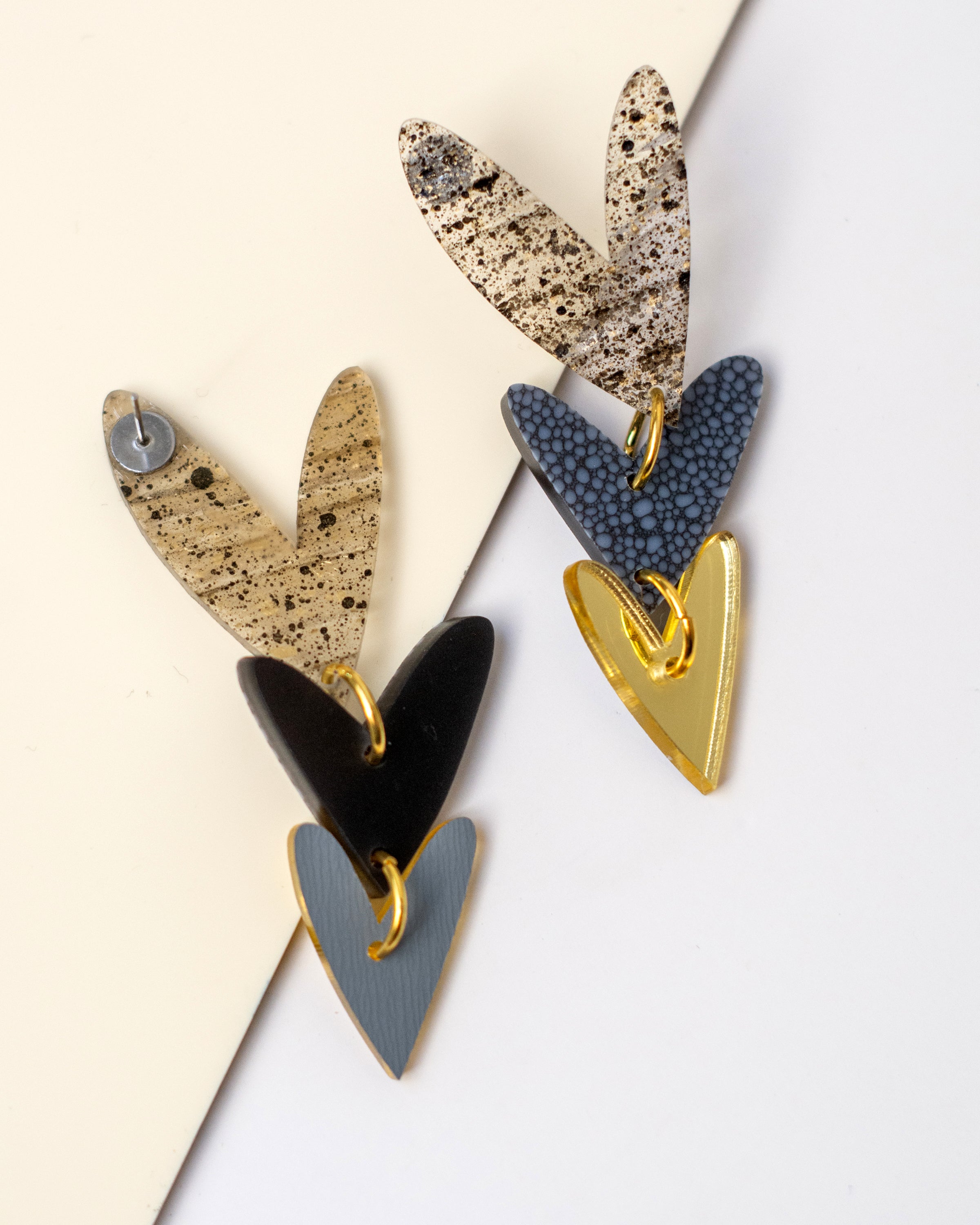 Corazones Triples - Beige marmoleado, Azul gris texturizado, Dorado Espejo