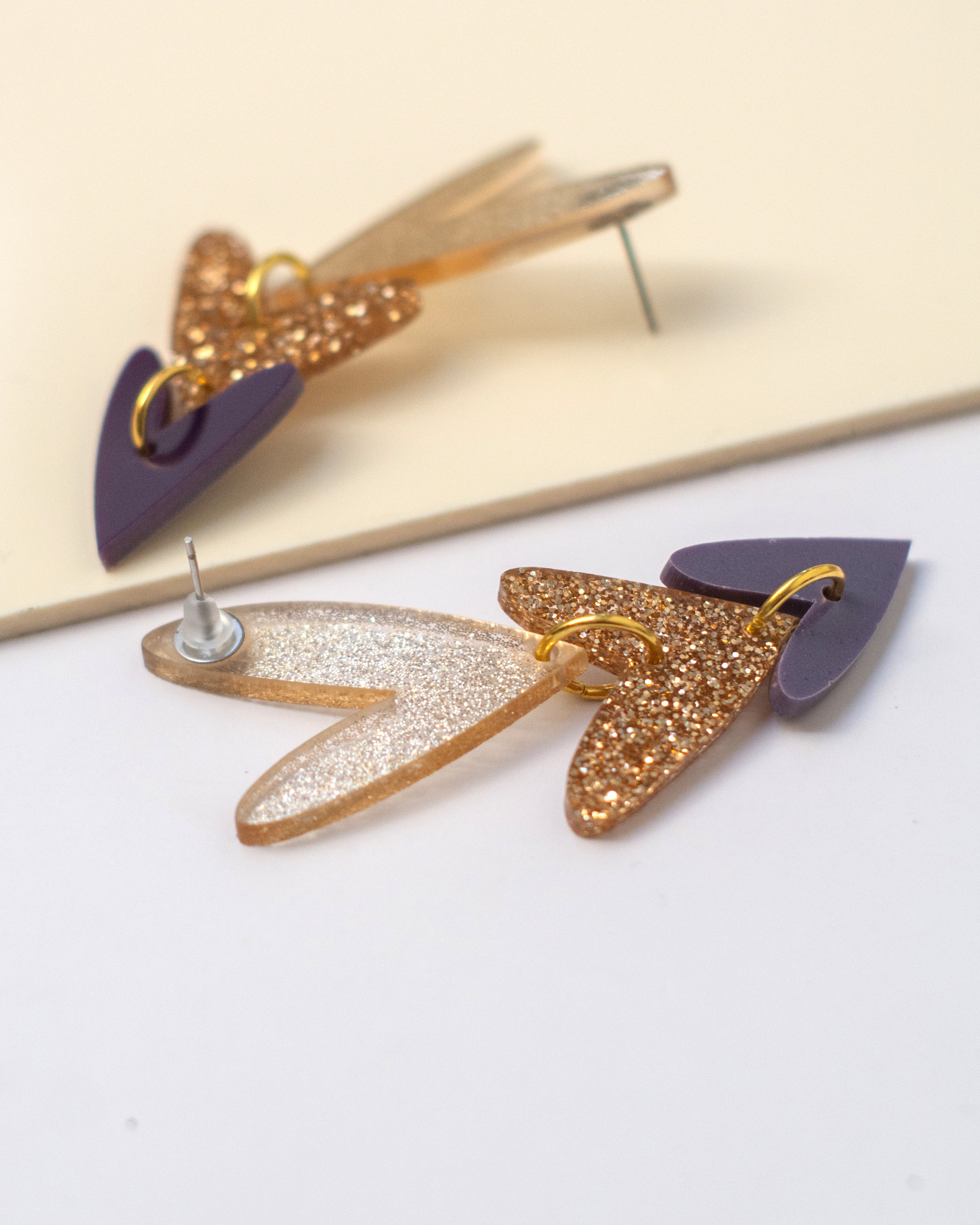 Corazones Triples - Color Beige Dorado Glitter, Dorado Glitter y Morado Oscuro