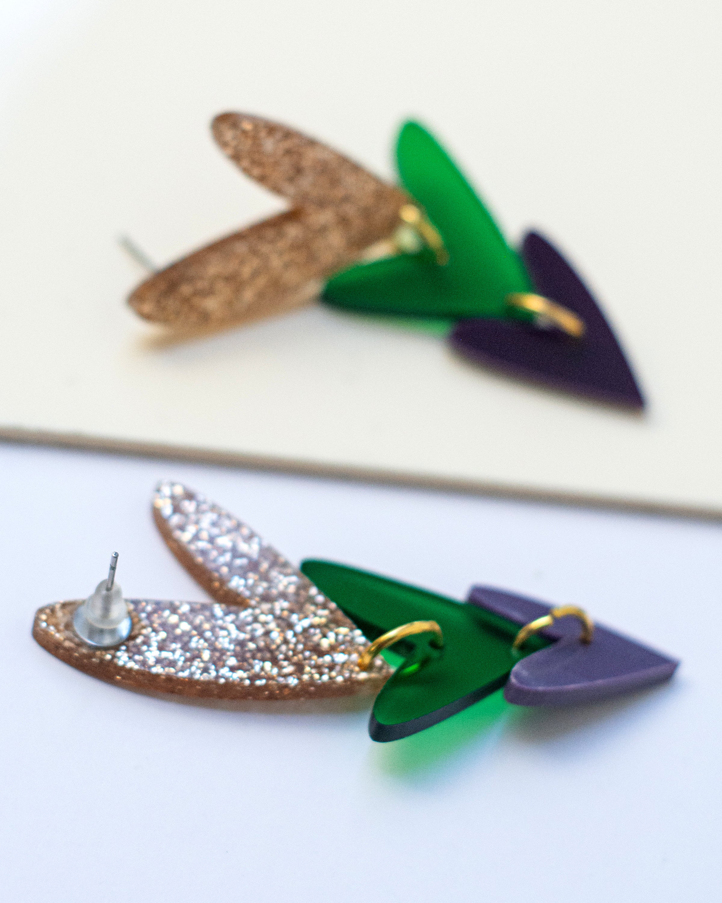 Corazones Triples - Beige Dorado Glitter, Verde Traslúcido y Morado Oscuro