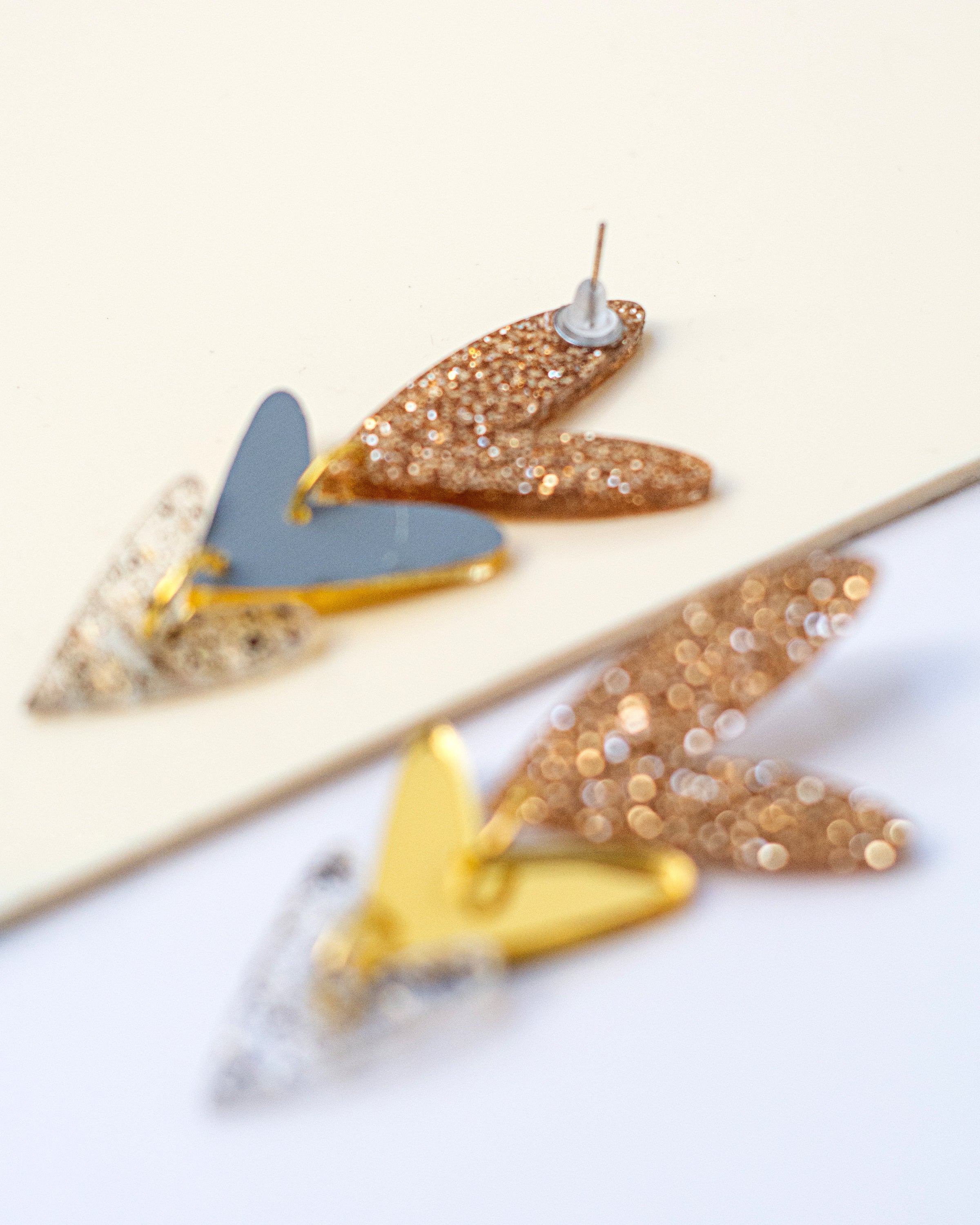 Corazones Triples - Dorado Glitter, Dorado Espejo y Traslúcido con Salpicado