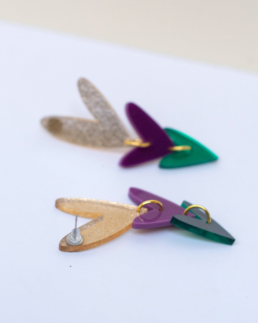 Corazones Triples - Beige Dorado Glitter, Morado Oscuro y Verde Espejo