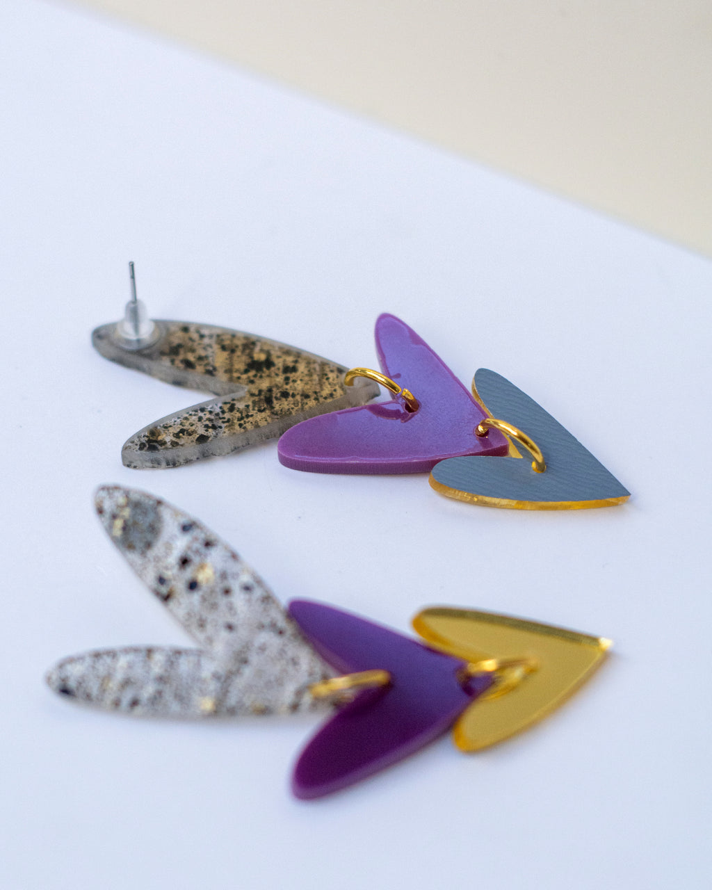 Corazones Triples - Traslúcido marmoleado, Morado Oscuro y Dorado Espejo