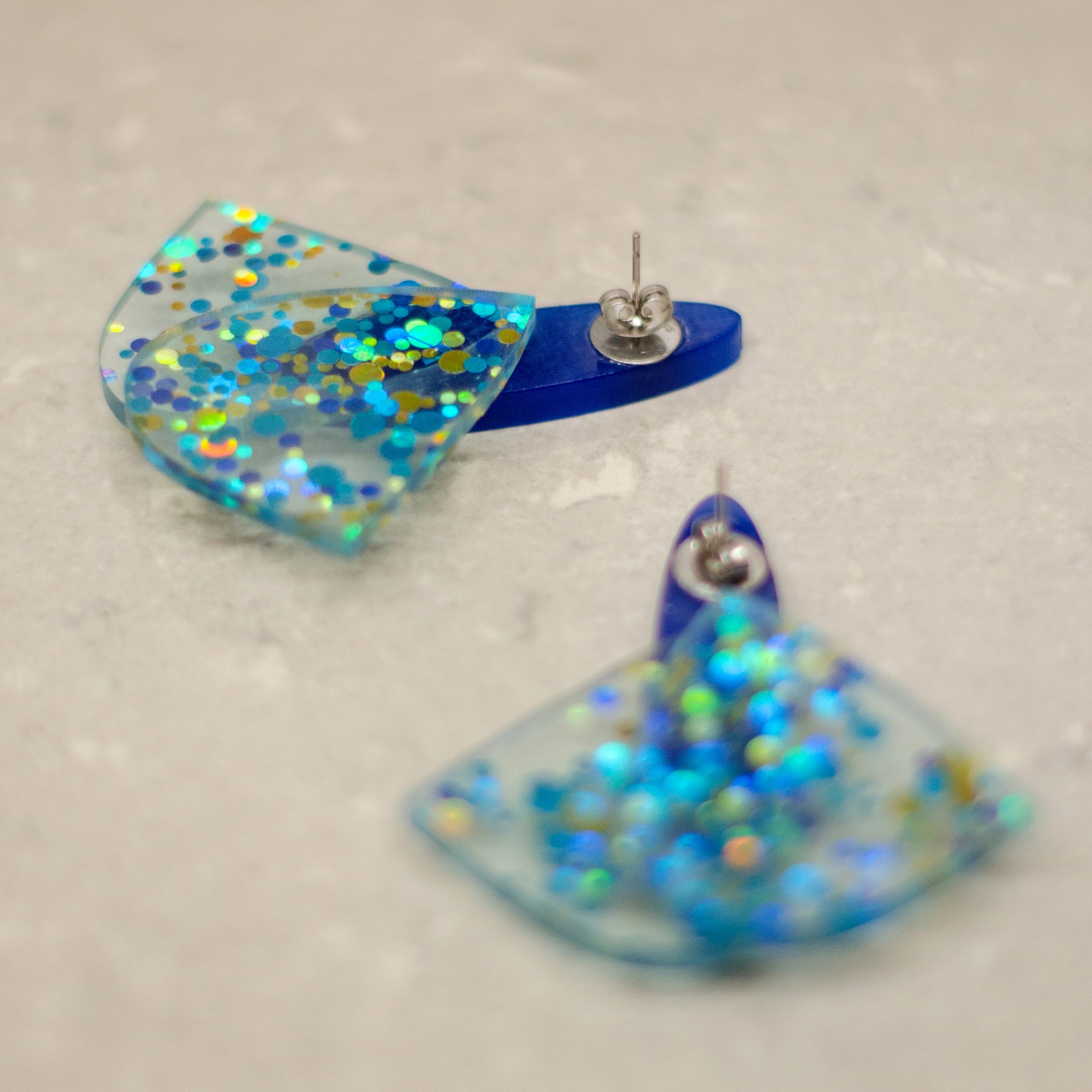 Células grandes color Azul con puntos celestes con dorado