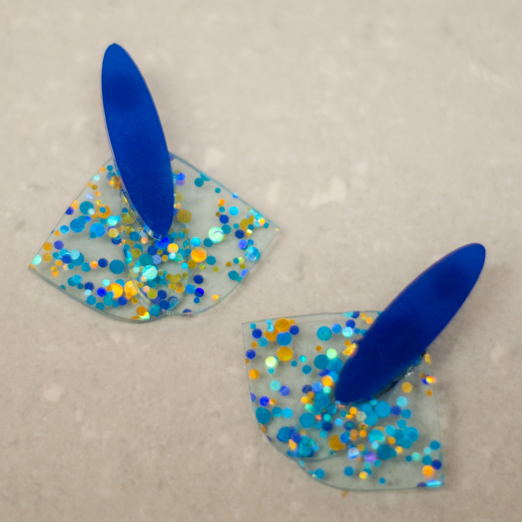 Células grandes color Azul con puntos celestes con dorado