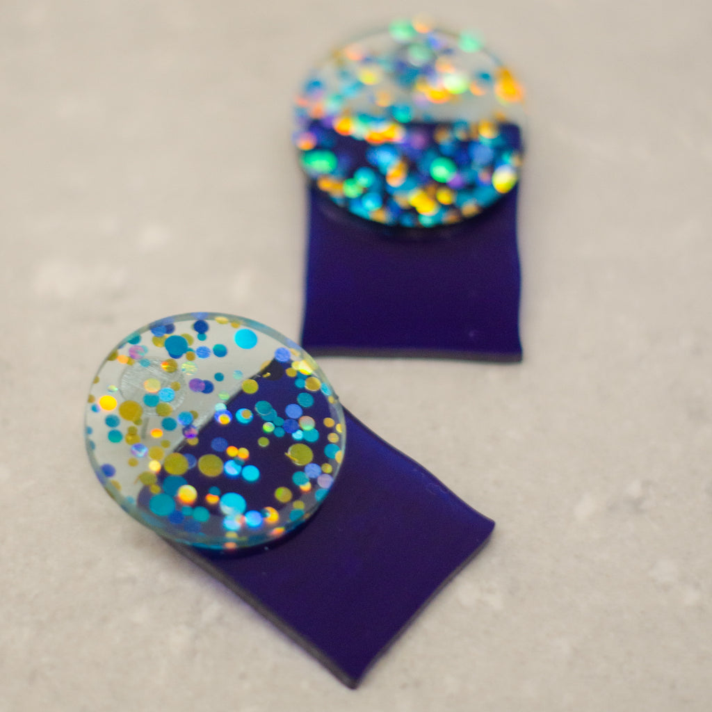 Células tralúcido con  puntos celestes con dorado y azul