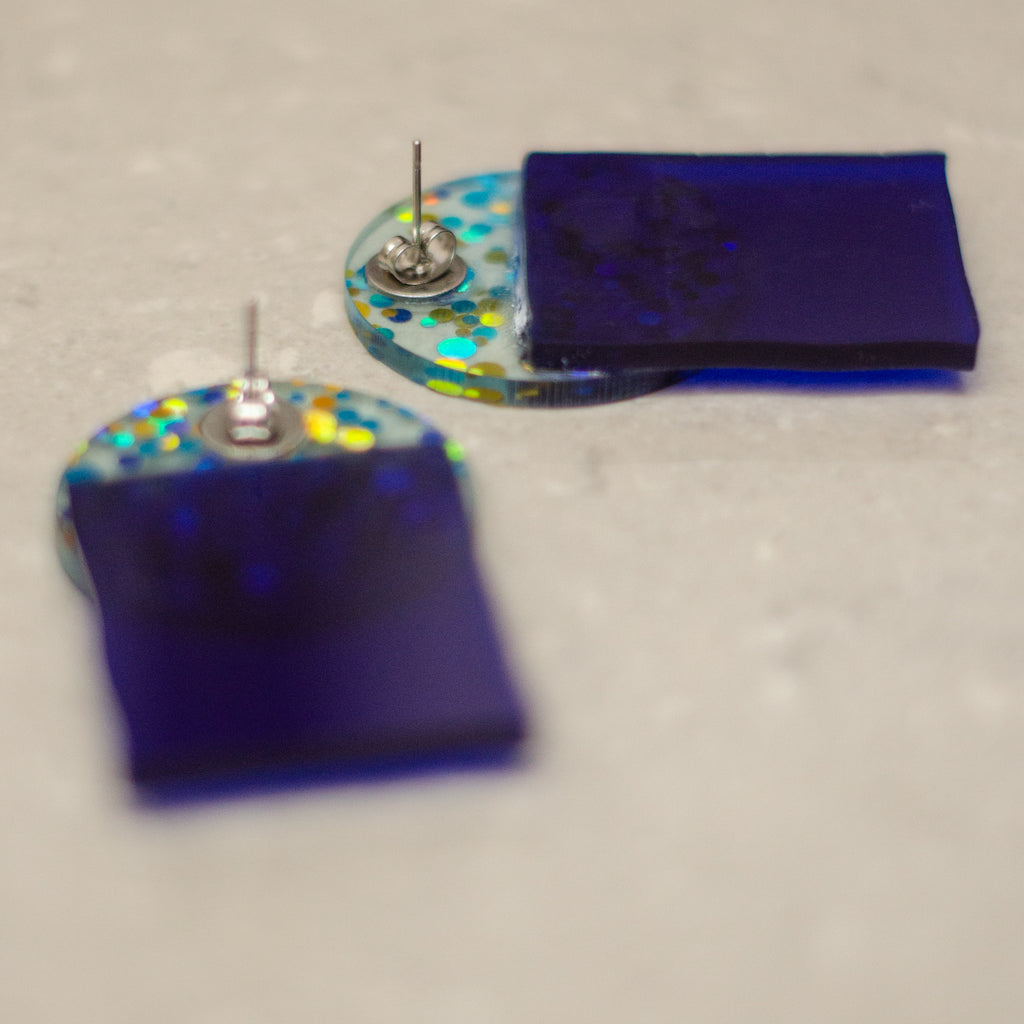 Células tralúcido con  puntos celestes con dorado y azul