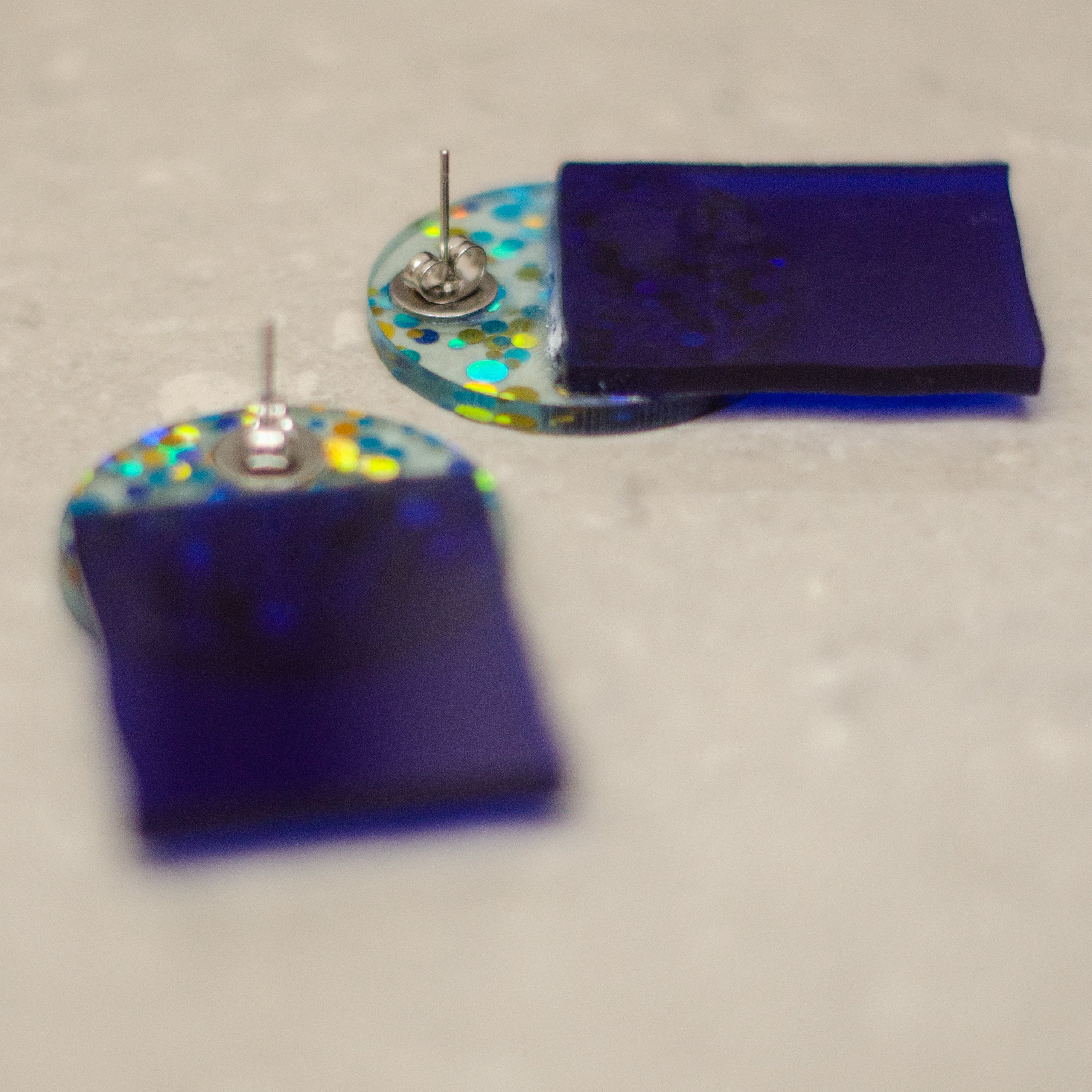 Células tralúcido con  puntos celestes con dorado y azul