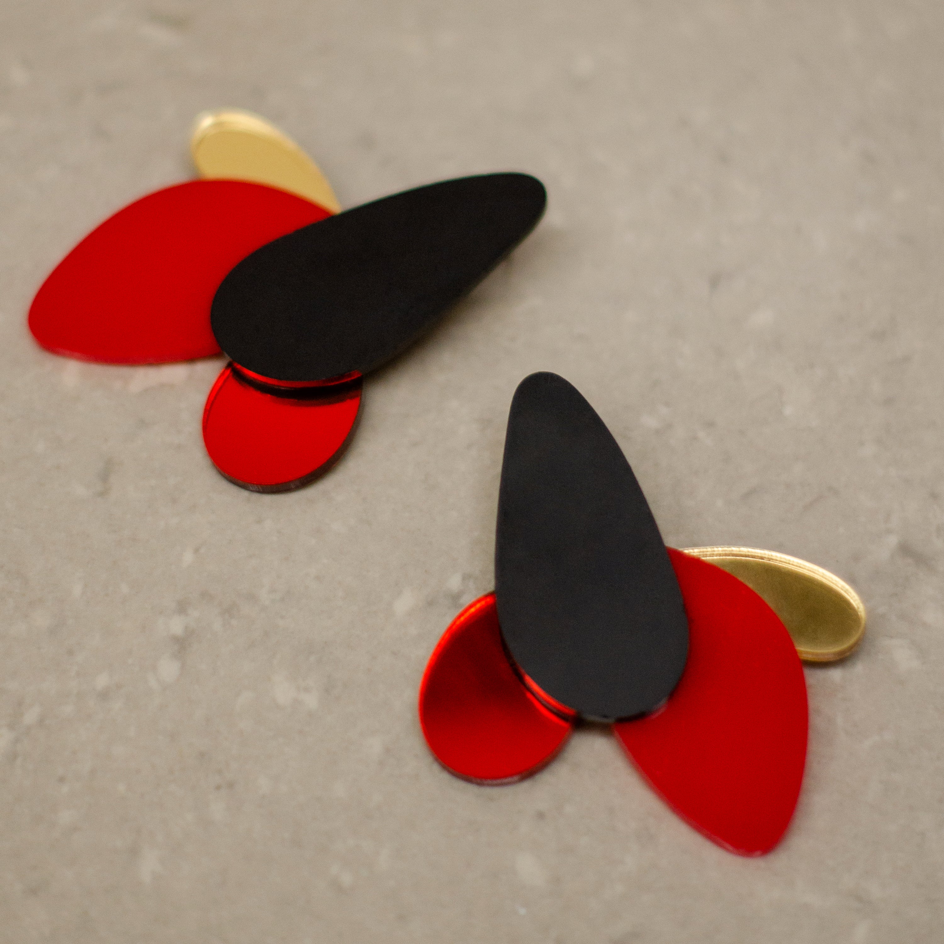Células color Negro mate, Rojo sólido, Rojo espejo y Dorado espejo